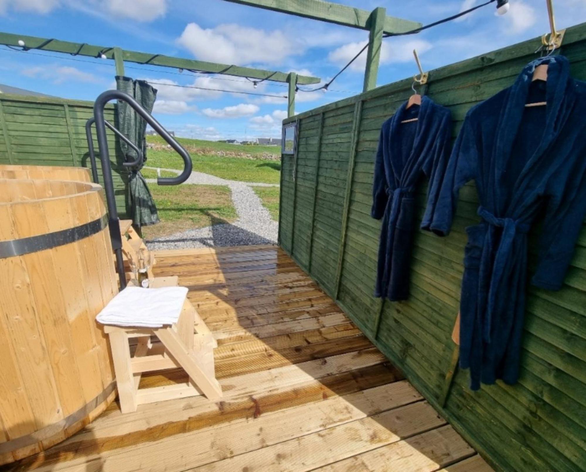 Wild Meadow Huts Vila Doolin Exterior foto